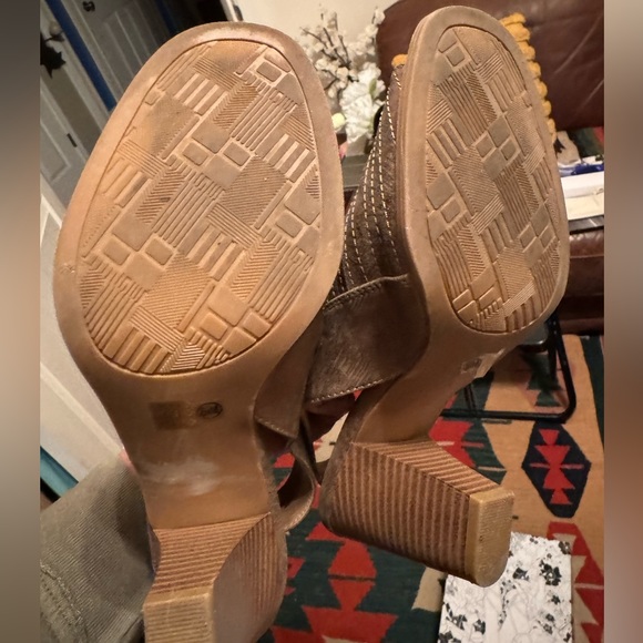 CL by Laundry - Gold Peep Toe Booties - Picture 7 of 7